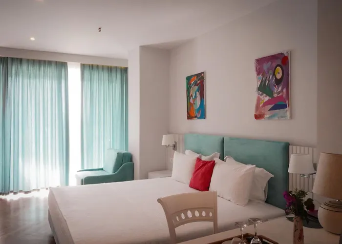 Bougainville Bay Hotel