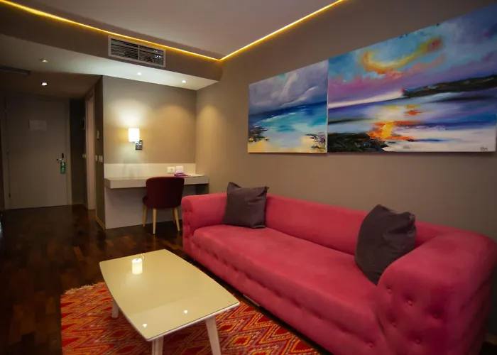 Bougainville Bay Hotel