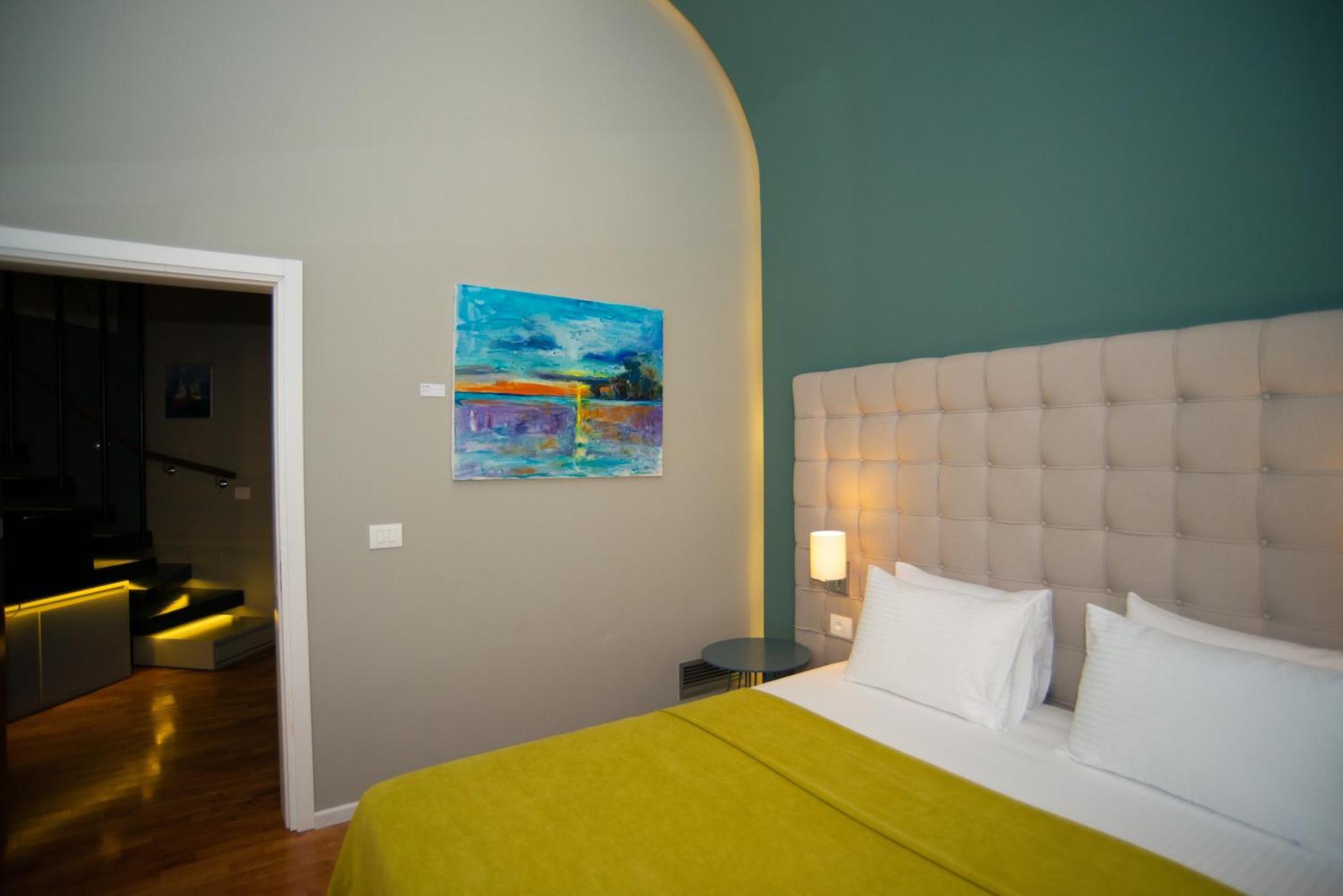 Bougainville Bay Hotel