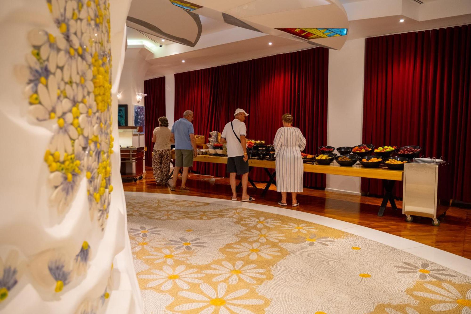 Bougainville Bay Hotel 5*