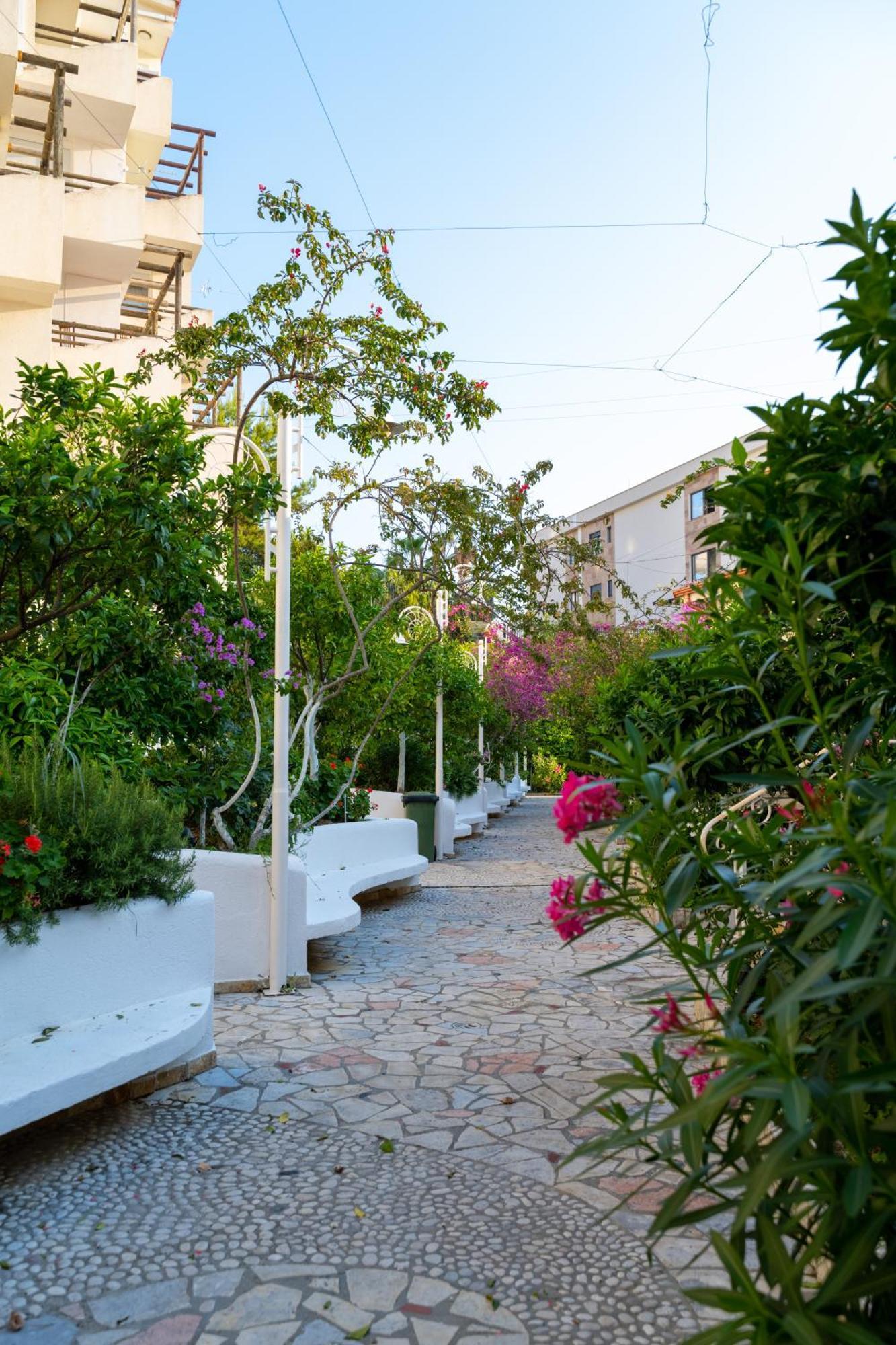 Bougainville Bay 5* Sarandë
