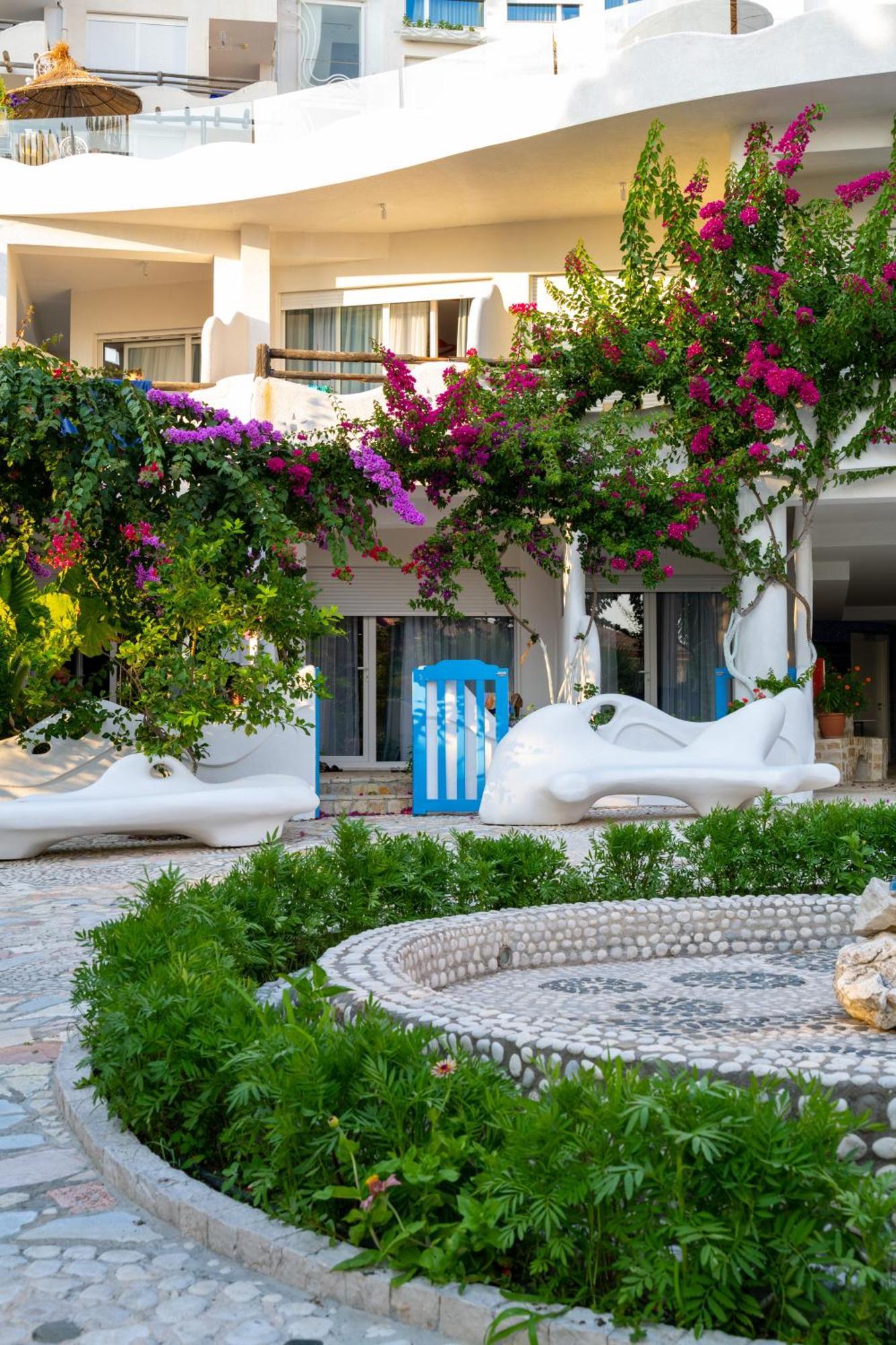Bougainville Bay Hotel