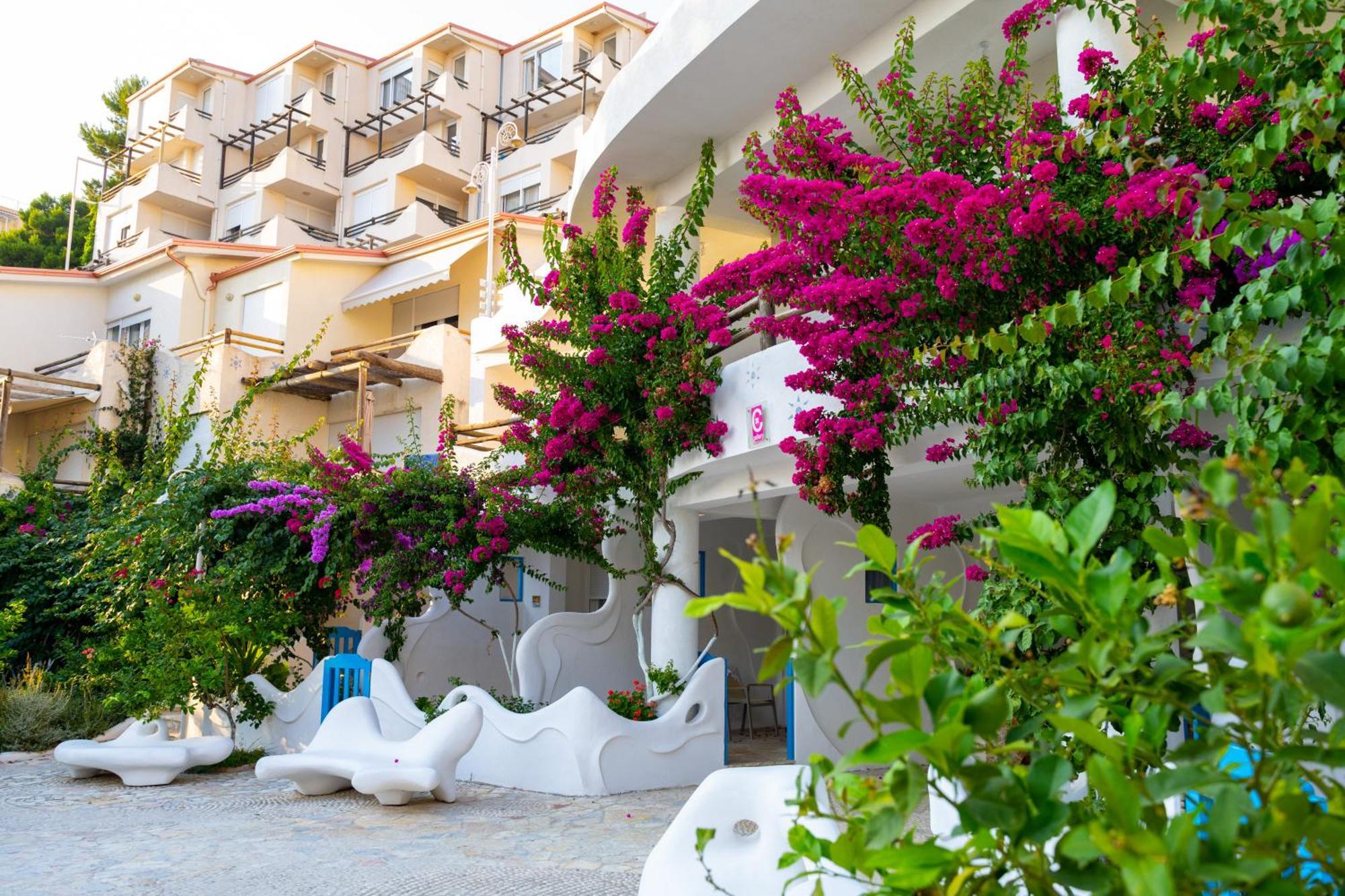 Готель Bougainville Bay 5*